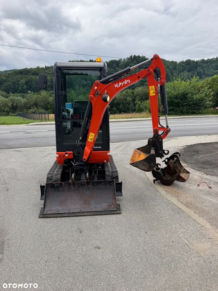 Kubota KX016-4 Koparka Gąsienicowa 2 tony. DEKRA aktualna do 2026r. 3 łyżki.+ pług fabryczny do równania kruszywa lub odśnieżania. Szybkozłącze Hydrauliczne. zmiana łyżek bez wychodzenia z kabiny! Rozsuwane Hydr. podwozie! Sprowadzona z Gospodarstwa Norweskiego! Zero luzów i wycieków. Maszyna jak Nowa z Salonu! 2020 rok. 1000 mtg! Pełna Dokumentacja. Gąsienice bez zużycia! Łyżka Skarpowa+ 2 kopiące. szybka wolna jazda. Ani deka luzów i wycieków. OKAZJA  Dodatkowe sekcje Hydr. Po serwisach kolejny za 400 mtg! - 38