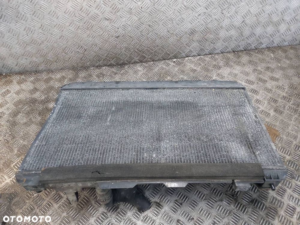 CHŁODNICA WODY + WENTYLATOR TOYOTA RAV4 II LIFT 2.0 16V - 3