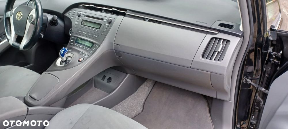 Toyota Prius 1.8 HSD Prestige - 8