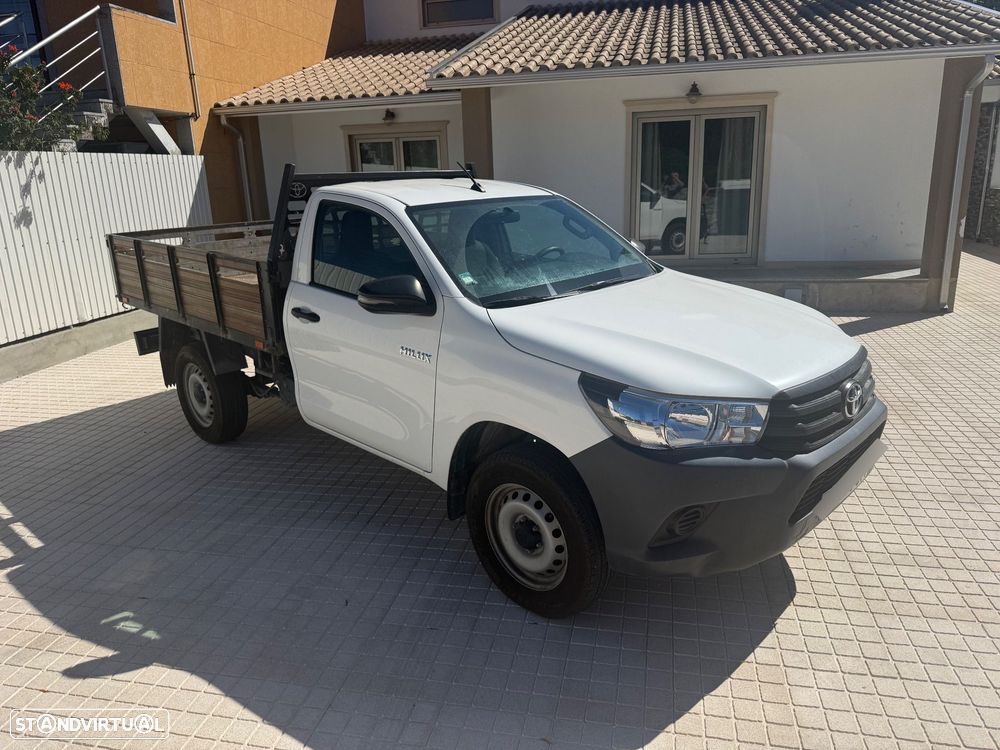 Toyota Hilux 2.4 D-4D 2WD CE CM - 9
