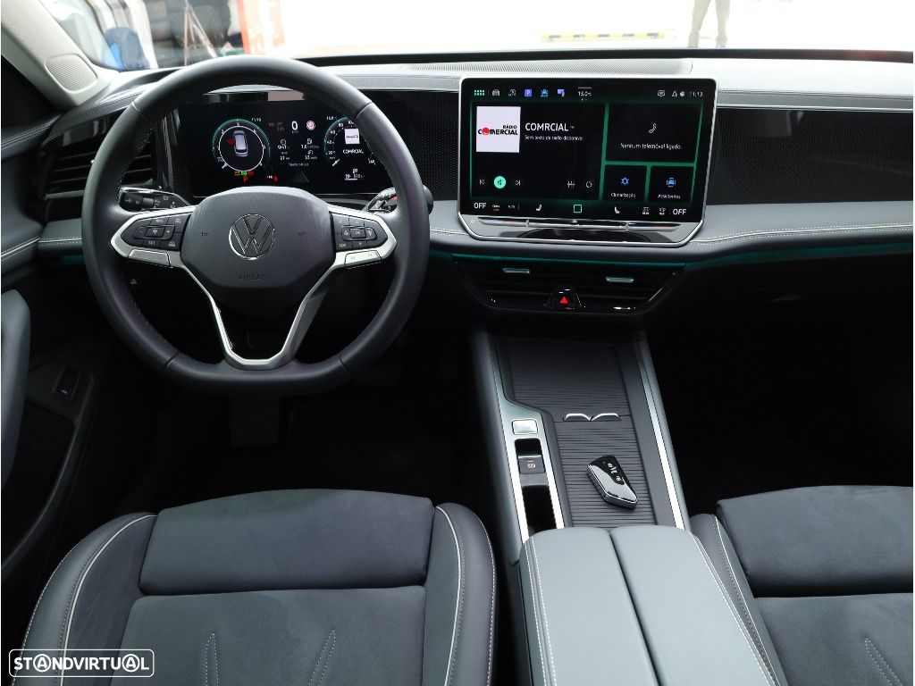 VW Passat Variant 2.0 TDi Business DSG - 26