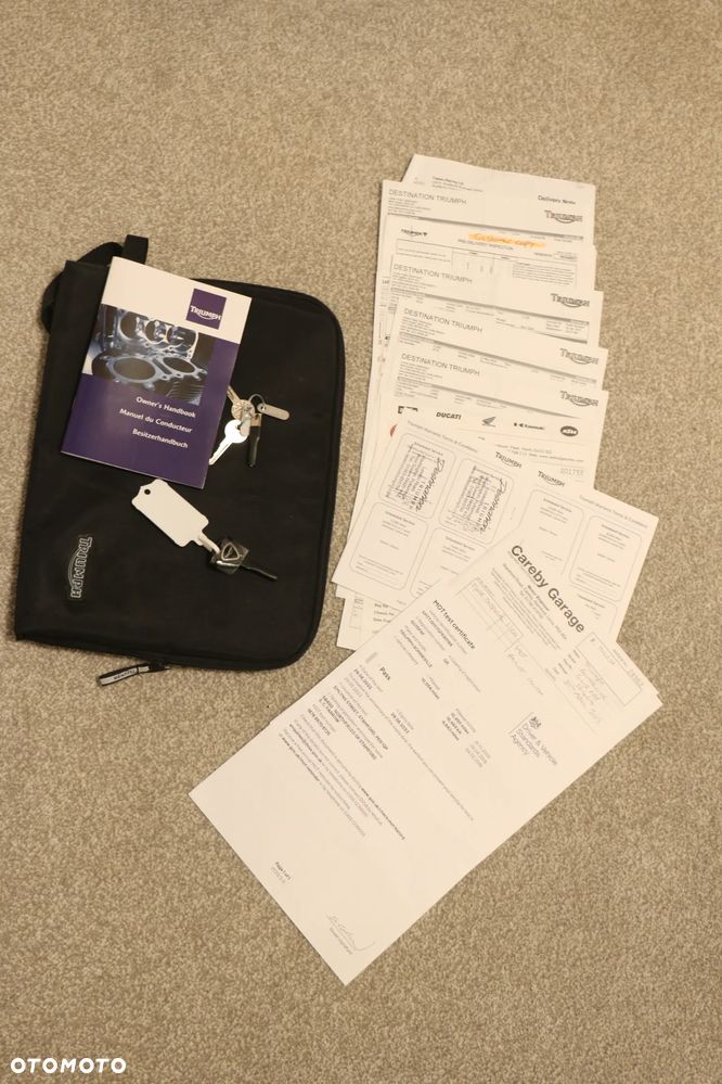 Triumph Bonneville - 4