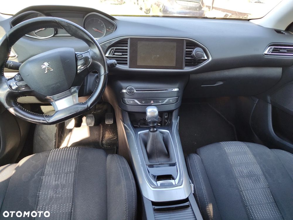 Peugeot 308 1.2 PureTech Allure S&S - 15