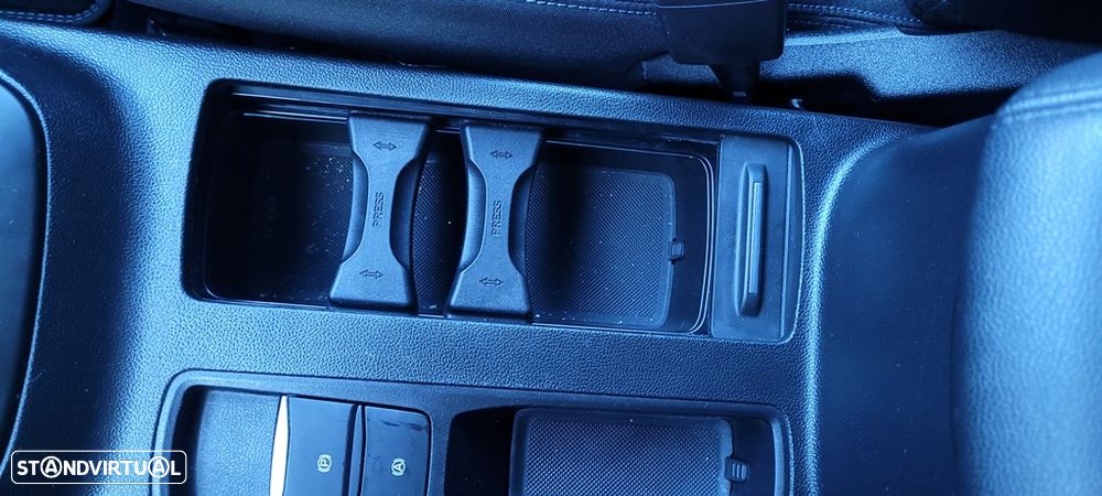 Ford Focus 1.0 EcoBoost Active X - 35