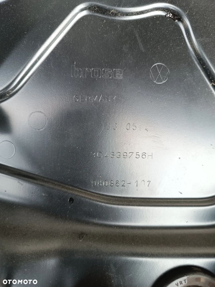 VW PASSAT B6 SEDAN PODNOŚNIK SZYBY TYŁ PRAWY - 2