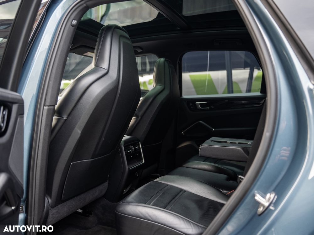 Porsche Cayenne - 32