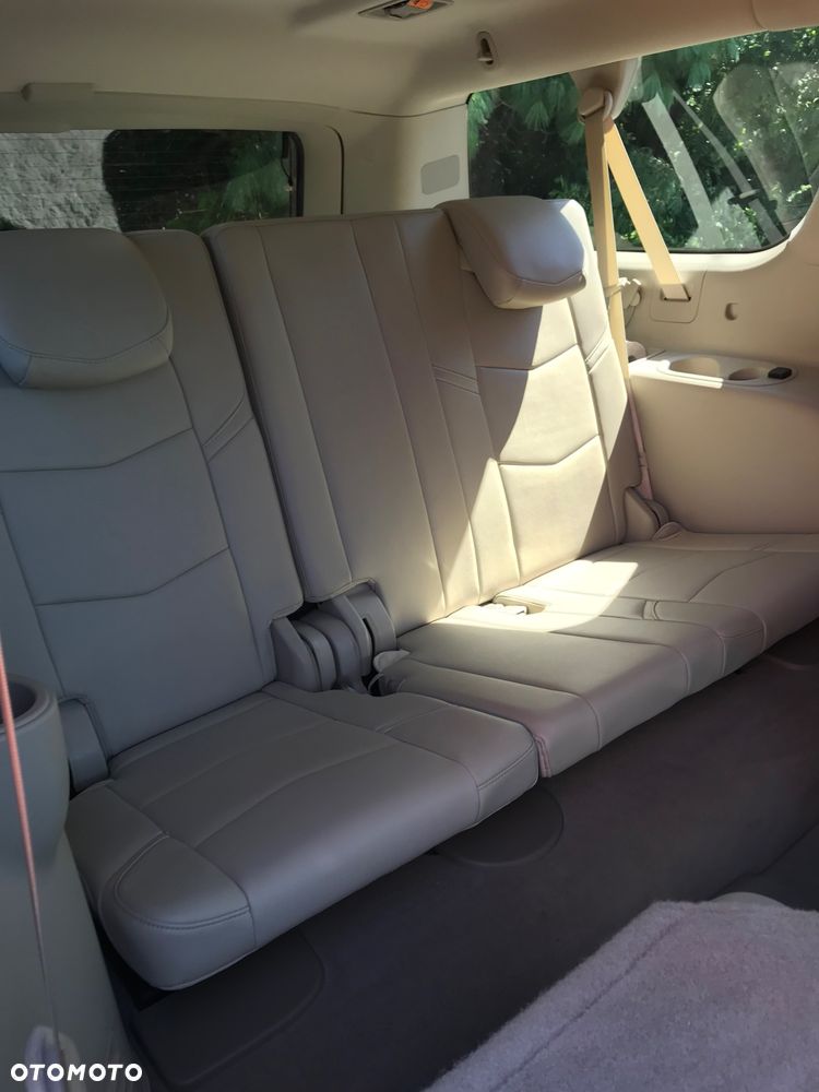 Cadillac Escalade - 4