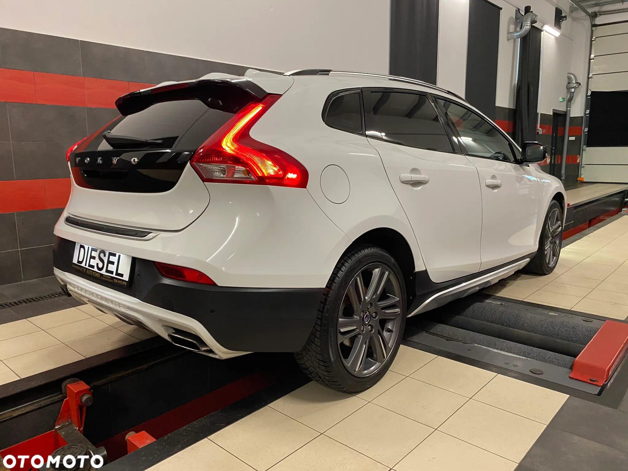 Volvo V40 Cross Country D2 Summum - 10