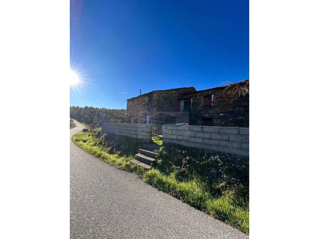 Ruína em Pedras - Unhais-O-Velho, Pampilhosa da Serra, Coimbra, com... - Grande imagem: 2/20