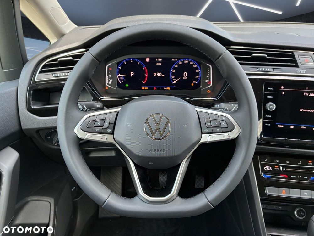 Volkswagen Touran - 12