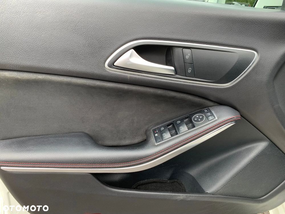 Mercedes-Benz CLA 180 7G-DCT AMG Line - 15