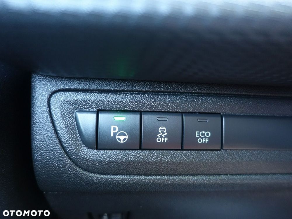 Peugeot 2008 1.2 Pure Tech Allure S&S - 25