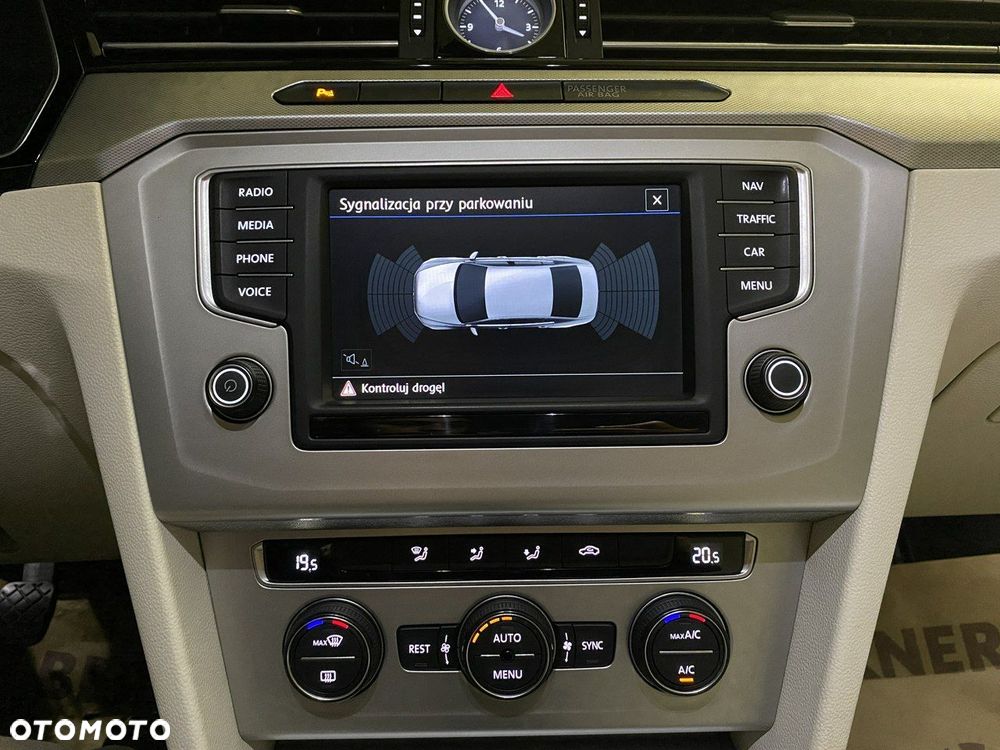 Volkswagen Passat - 27