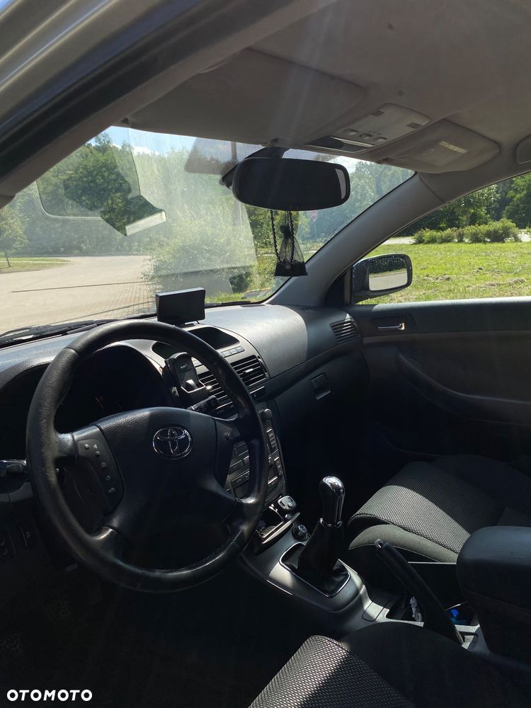 Toyota Avensis 1.8 VVT-i Sol - 9