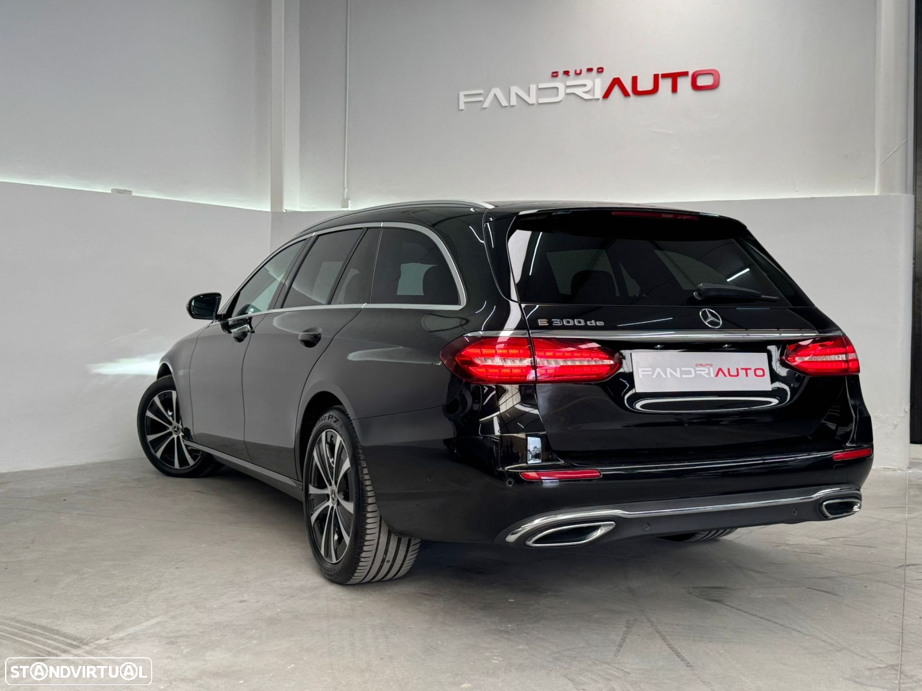 Mercedes-Benz E 300 e Exclusive Line - 13