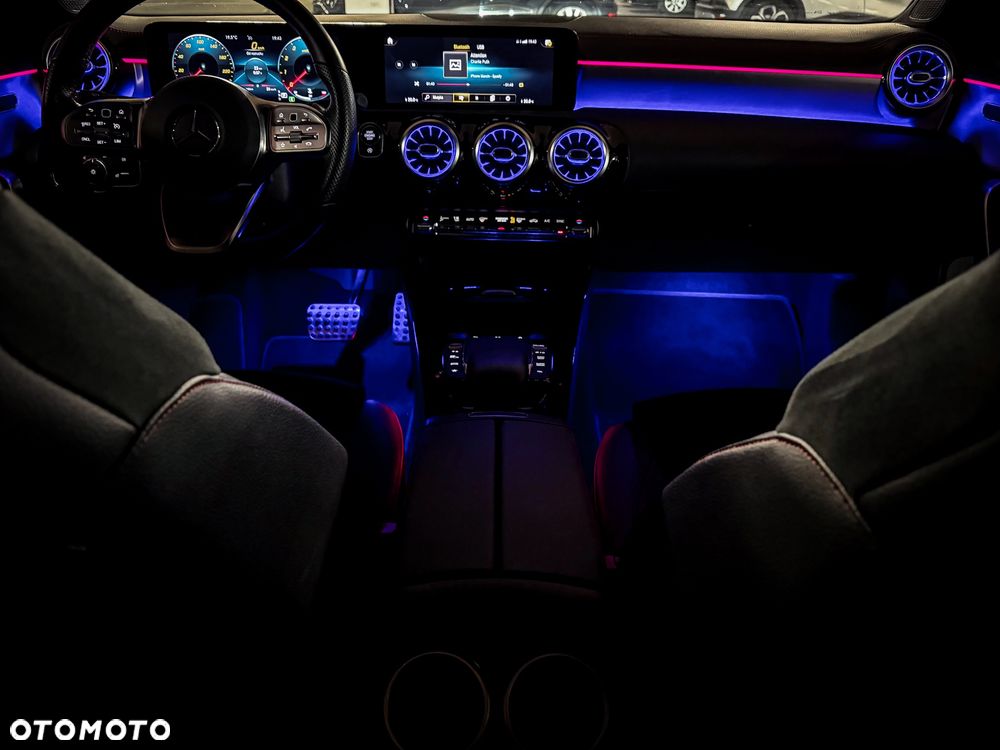 Mercedes-Benz CLA 200 7G-DCT AMG Line - 29