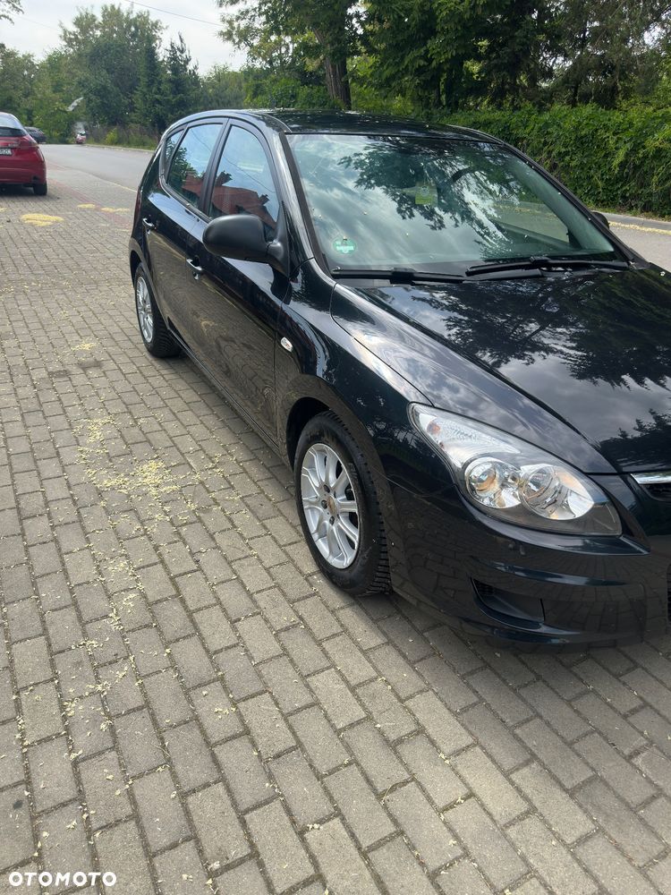 Hyundai i30 1.4 Base + - 14