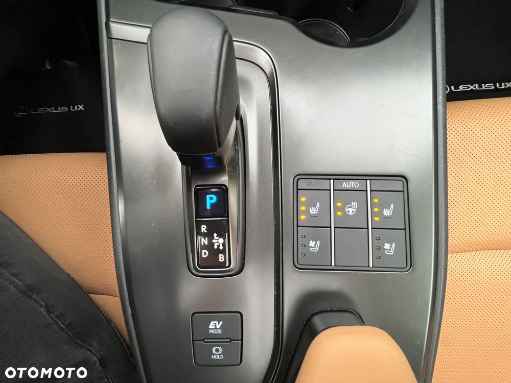 Lexus UX - 26