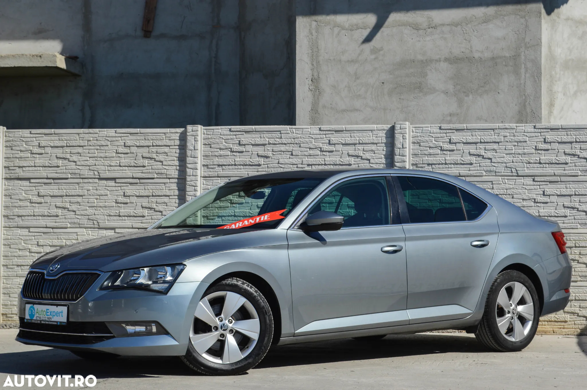 Skoda Superb 2.0 TDI DSG Ambition - 30