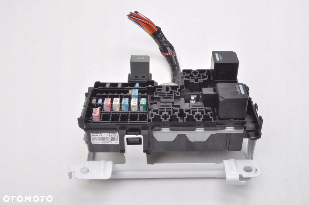 VOLVO S90 II V90 XC90 II XC60 II SKRZYNKA BEZPIECZNIKÓW 31384034