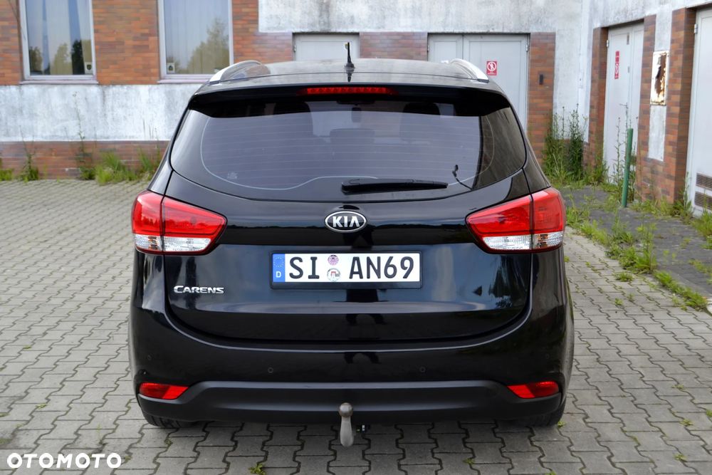 Kia Carens 1.6 GDI L - 12