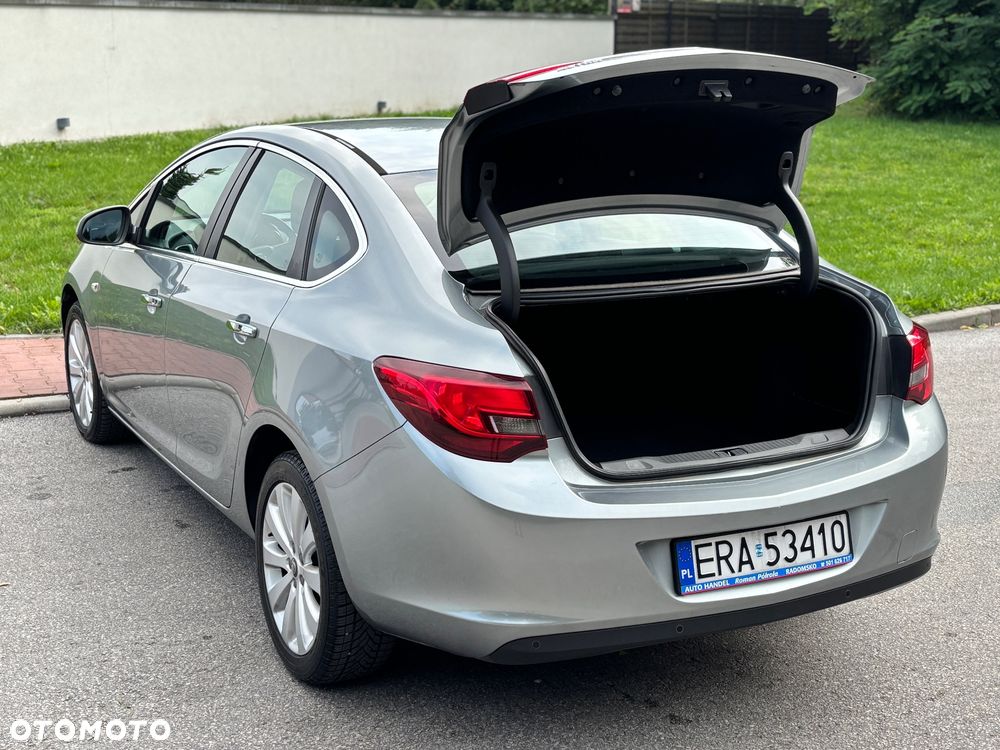 Opel Astra 1.4 ecoFLEX Cosmo - 9