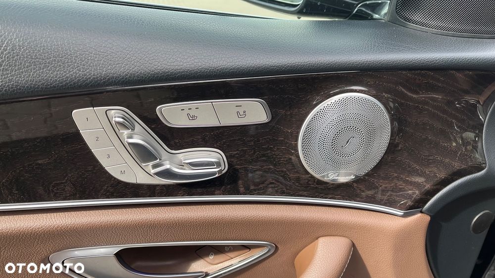 Mercedes-Benz Klasa E 300 9G-TRONIC AMG Line - 4