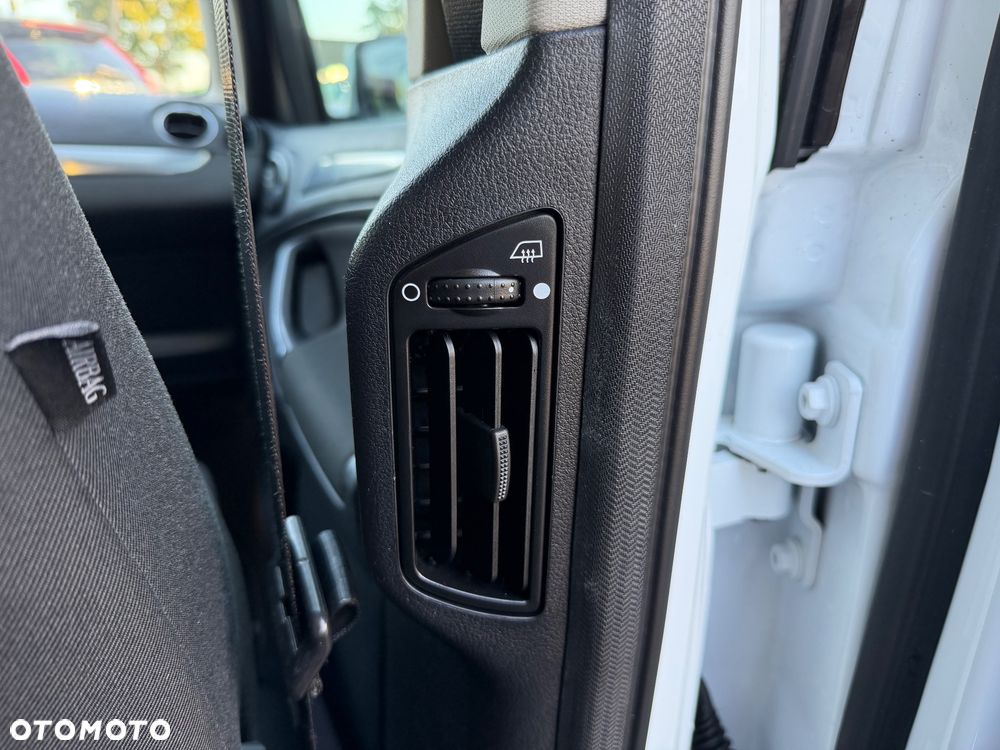 Ford S-Max - 26