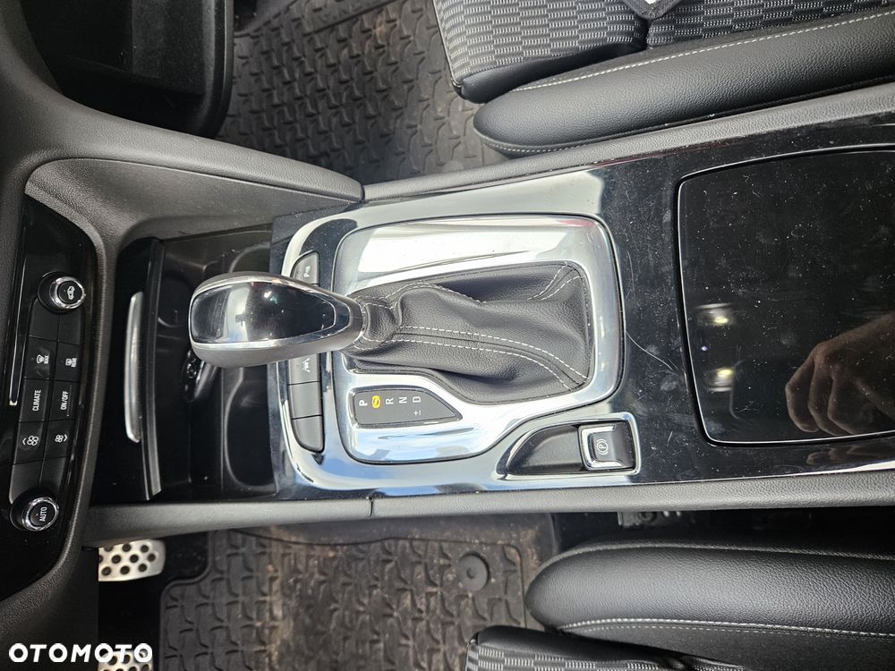 Opel Insignia - 16
