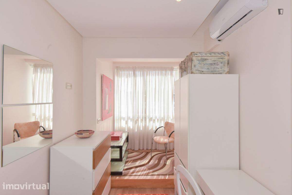 Quarto - localizado em Paranhos Porto - Grande imagem: 2/10
