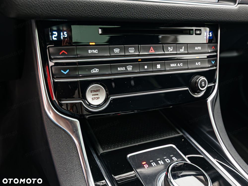Jaguar XF 2.0 i4D AWD R-Sport - 24