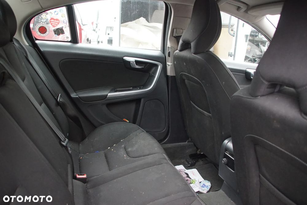 Auto na części - Volvo S60 II Lift 1.6 D 114 KM D4162T 36051127 484 2015R Silnik Skrzynia Drzwi Maska Błotnik Klapa Lampa Lusterko Klamka Szyba Deska Kokpit Sterownik Moduł Czujnik Licznik Wyświetlacz Panel Kierownica - 15