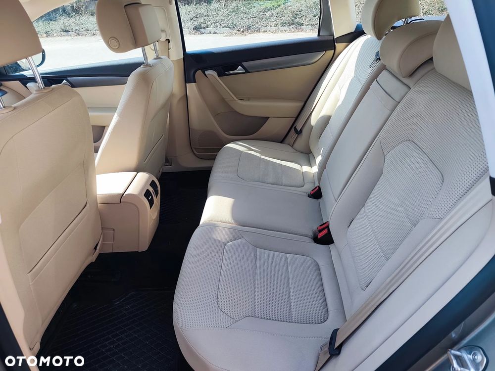 Volkswagen Passat 1.6 TDI BlueMotion Technology Comfortline - 15