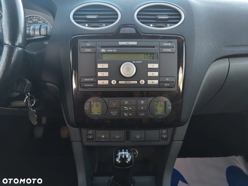 Ford Focus 1.6 Ghia - 8