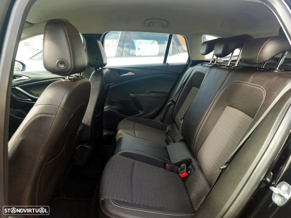 Opel Astra Sports Tourer - 13