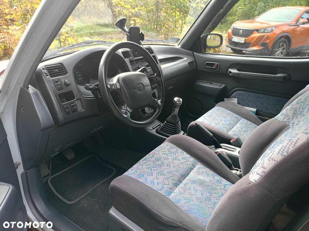 Toyota RAV4 - 6