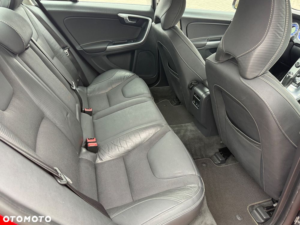 Volvo S60 D4 Geartronic Summum - 13
