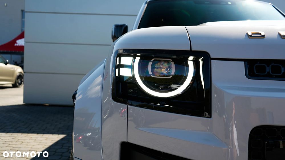 Land Rover Defender - 8