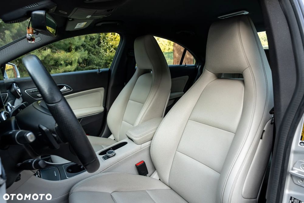 Mercedes-Benz CLA 250 7G-DCT AMG Line - 23