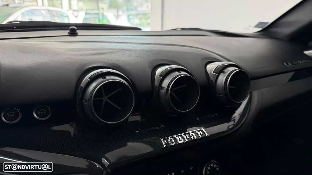 Ferrari F12 Berlinetta 6.3 V12 - 32