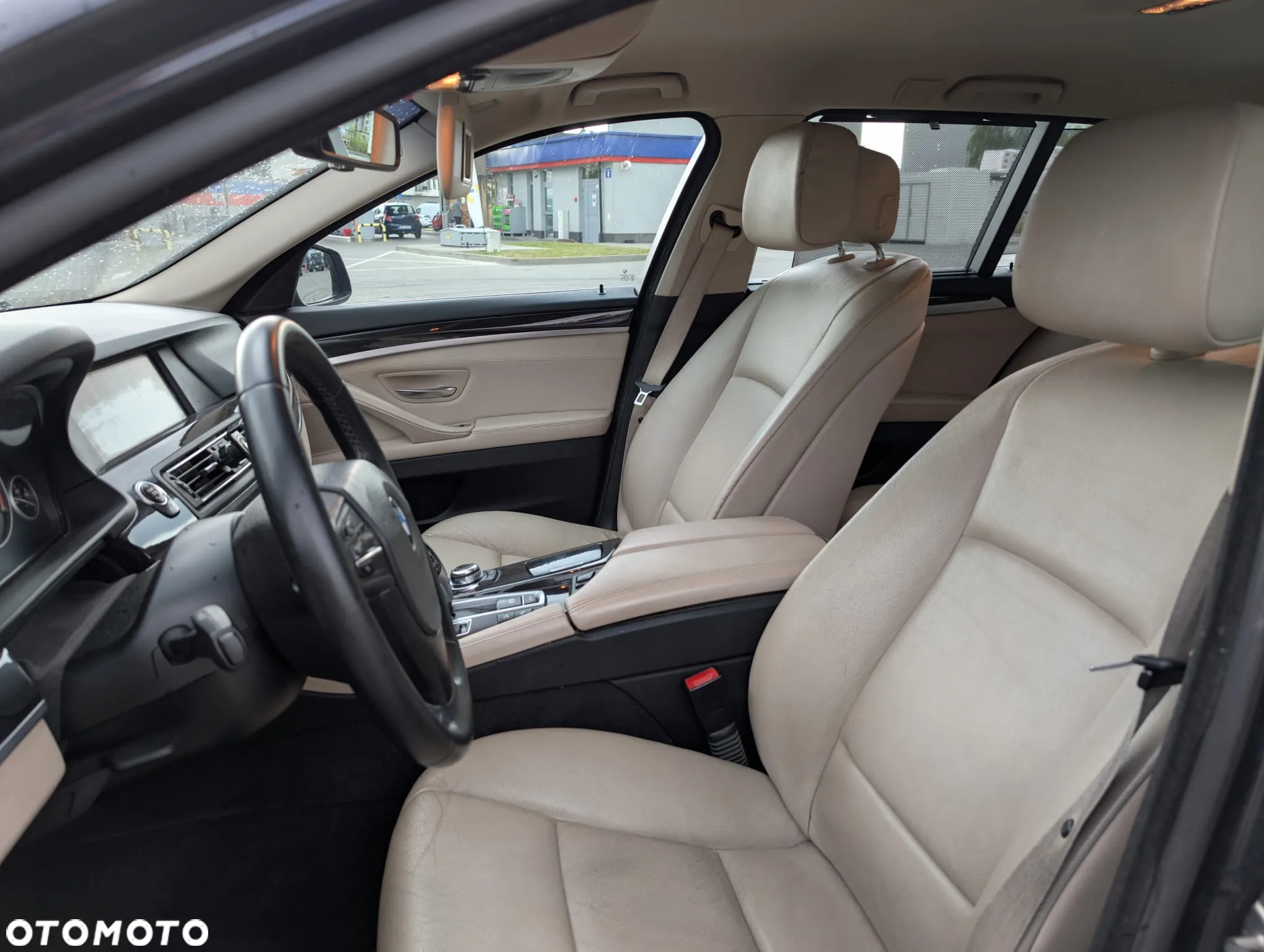 BMW Seria 5 530d xDrive Touring - 13