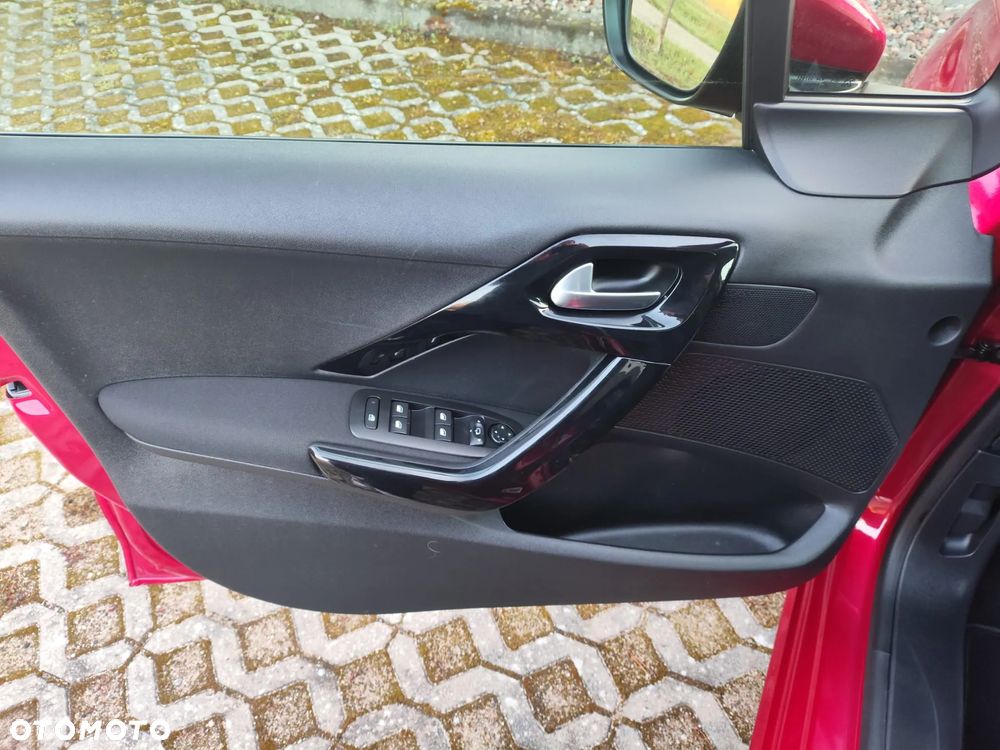 Peugeot 208 - 11