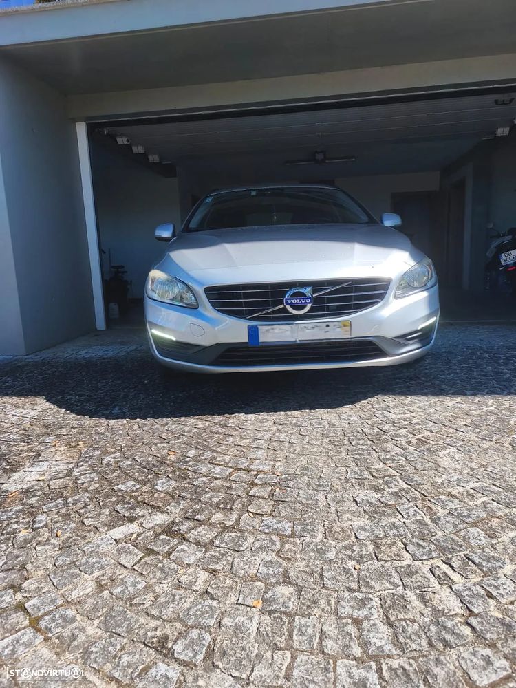 Volvo V60 2.0 D4 Momentum - 4