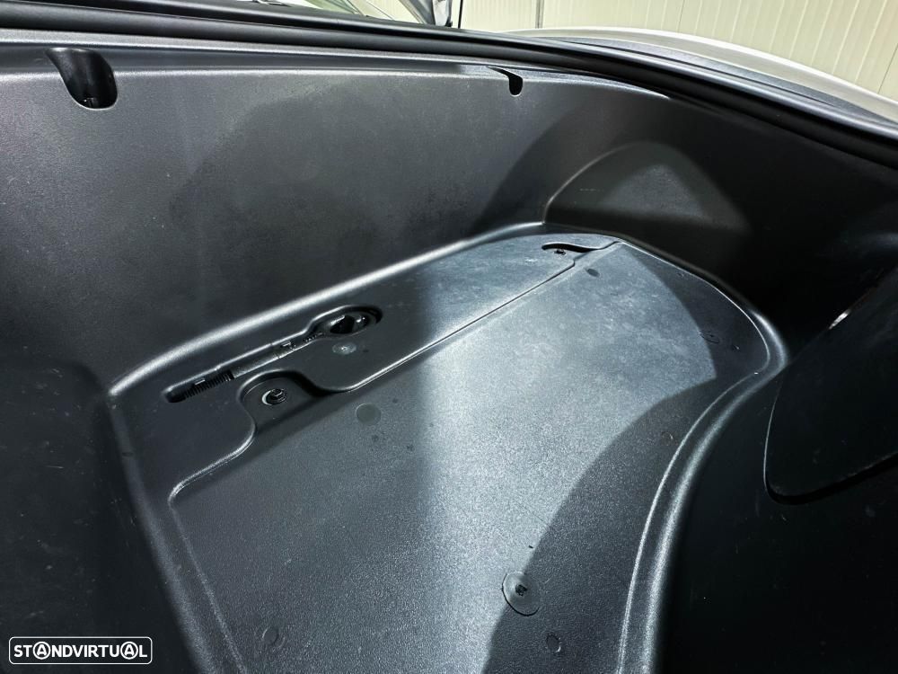 Tesla Model 3 Long-Range Dual Motor AWD - 36