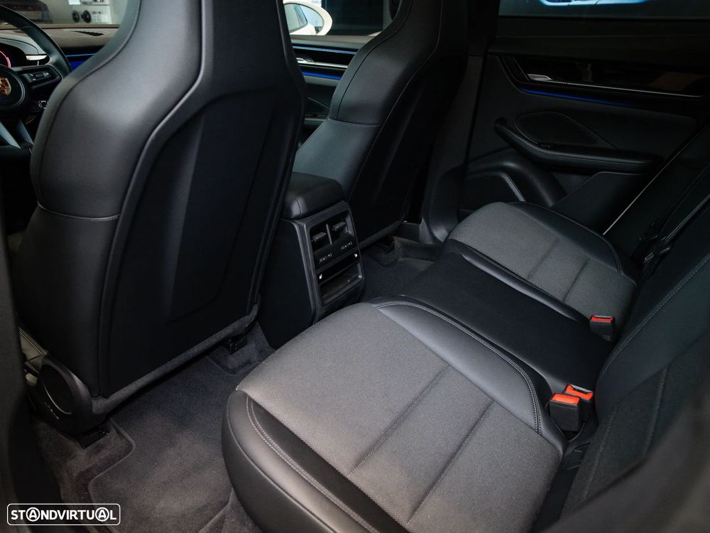 Porsche Macan Electric 4 - 27