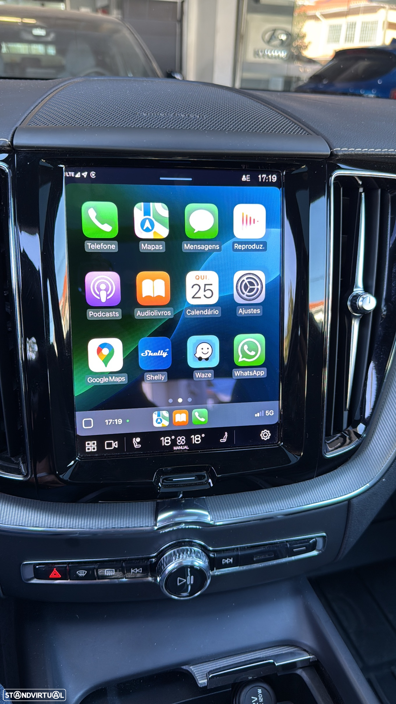 Volvo XC 60 2.0 B4 R-Design Geartronic - 36