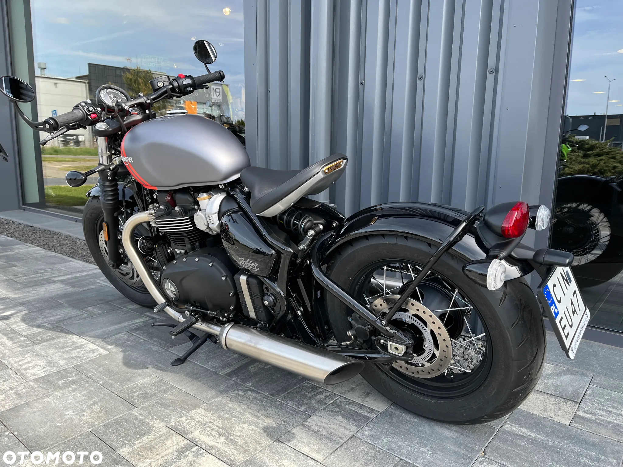 Triumph Bonneville Bobber - 2