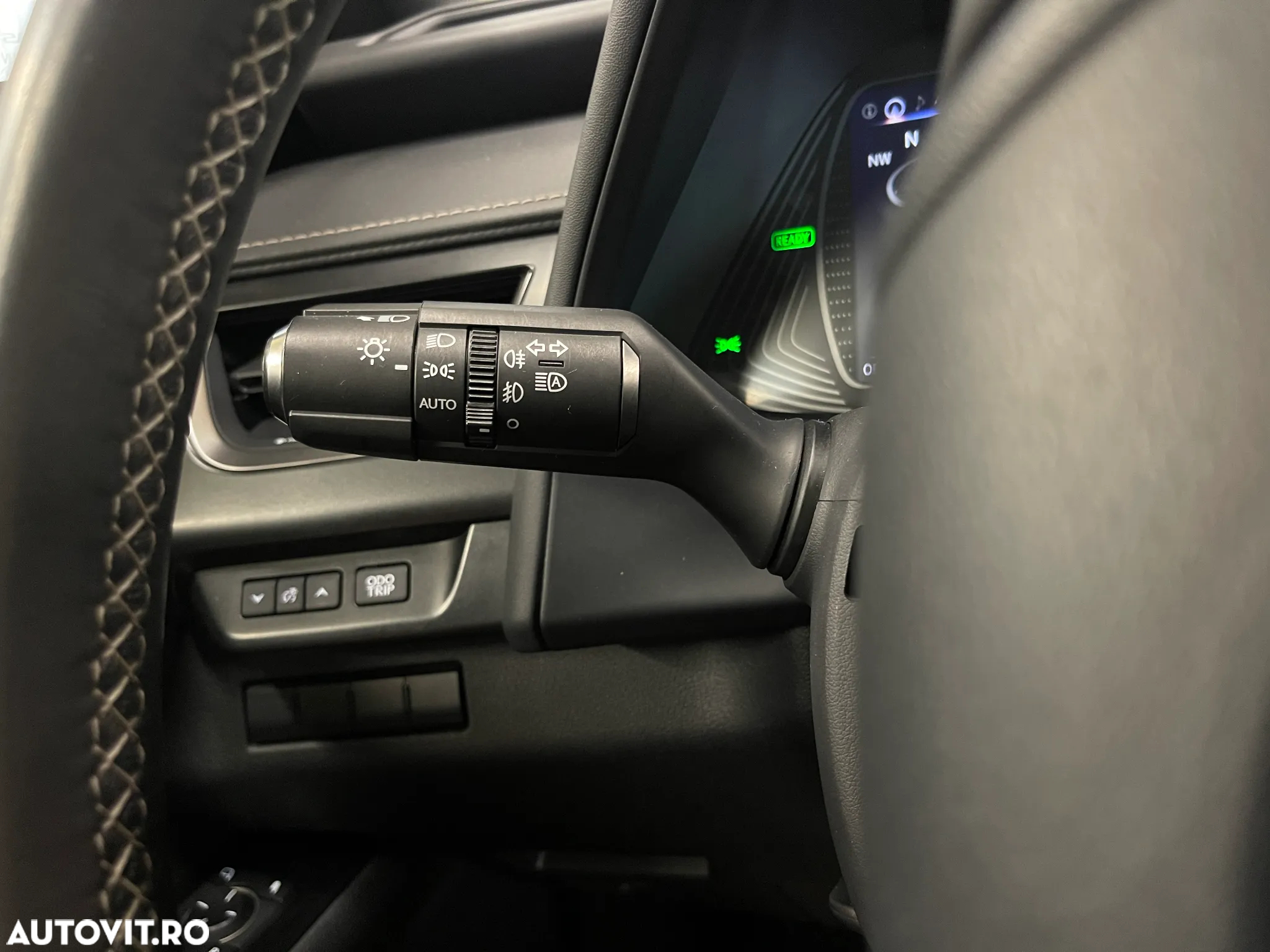 Lexus UX 250h 2.0L HEV 20H- (178 HP) 4X2 CVT Business - 23