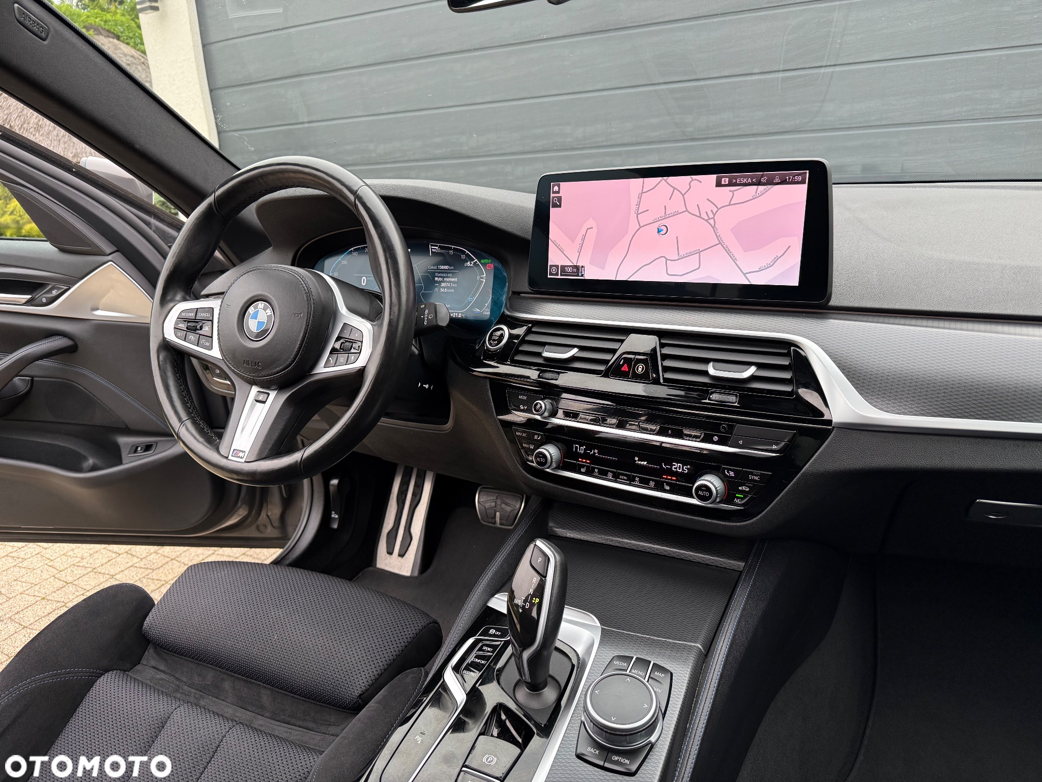 BMW Seria 5 520d M Sport - 38