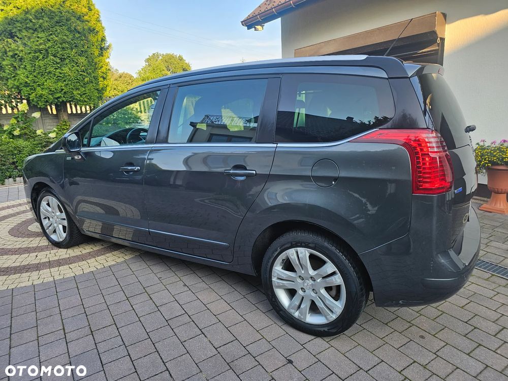 Peugeot 5008 - 8
